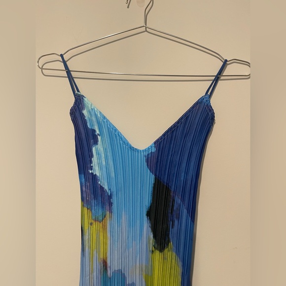 PrettyLittleThing Blue and White Bodycon Maxi Dress - Picture 8 of 11